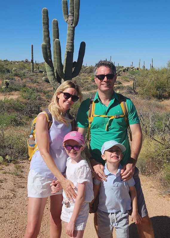 With their two small children captivated by the amazing surroundings and super attentive guide, a family of four enjoyed immensely their Phoenix hiking tour with the Wild Bunch.